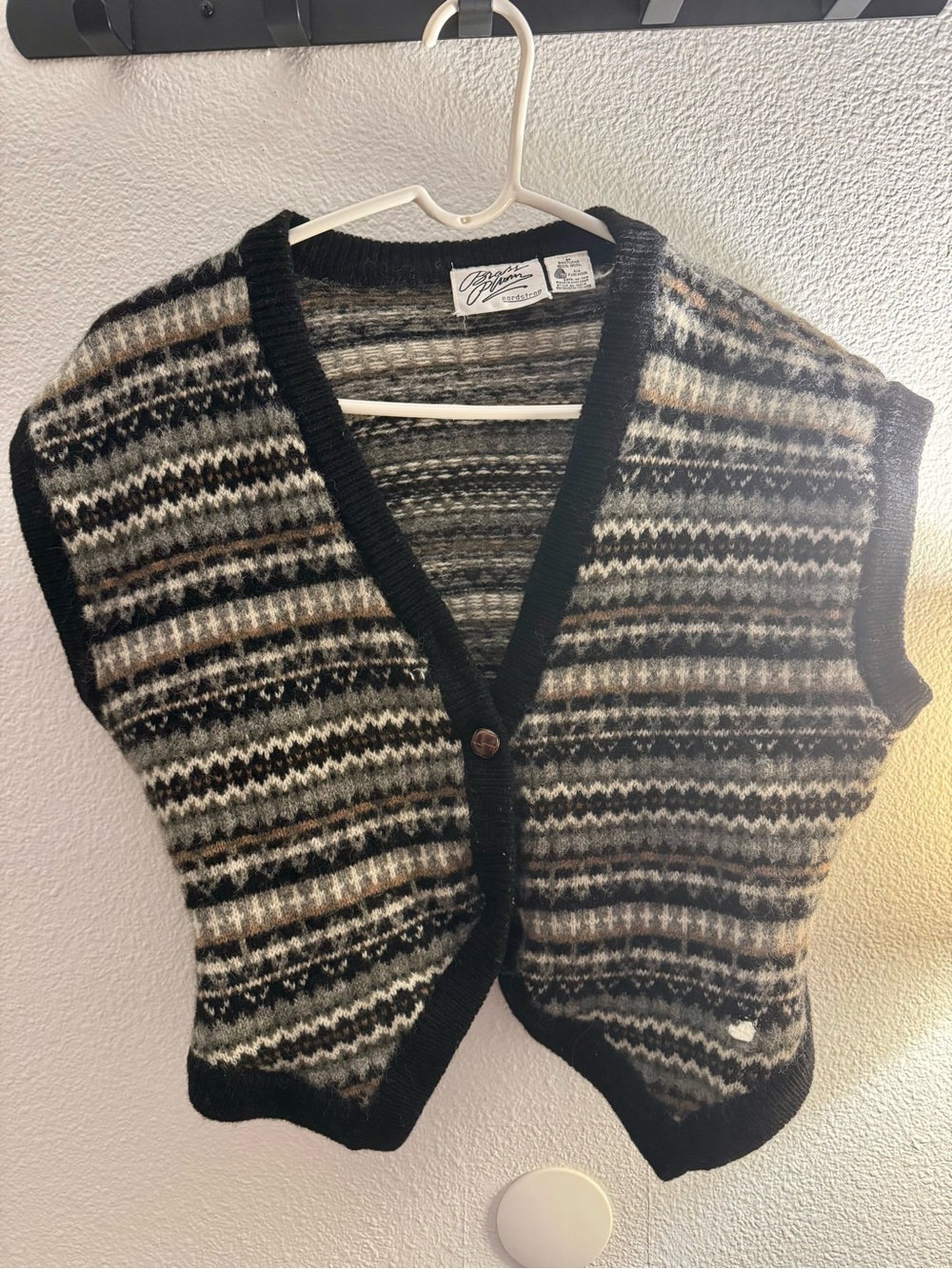 Nordstrom V-Neck Knit Vest in Black, Gray & Brown